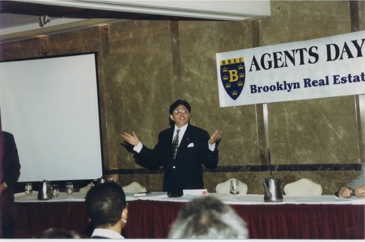 Oscar Márquez en uno de sus primeros eventos, Agents Day del Brooklyn Real Estate Board