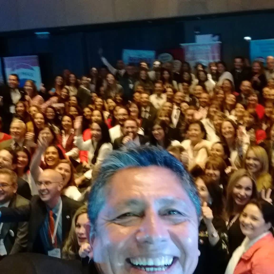 Oscar Márquez con cientos de asistentes en Bogotá, Colombia