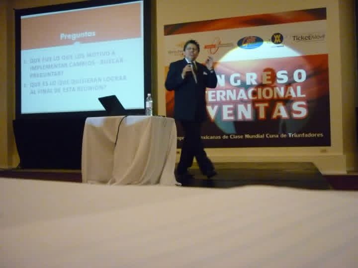 Oscar Márquez en el Congreso Internacional de Ventas en Paraguay